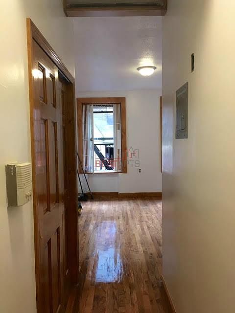 2nd image of 261 E 10th St APT 4