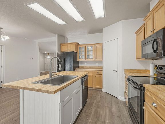 3rd image of 15531 Green Wing Loop