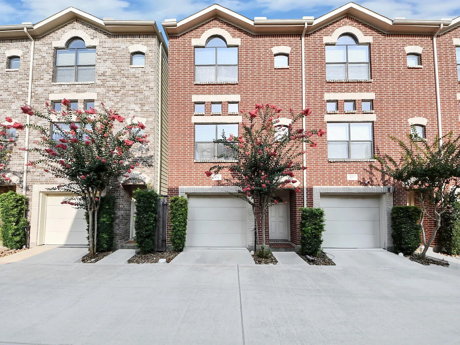 2 bed, 2.0 bath, 1492 sqft, $1,900 — Photo 1