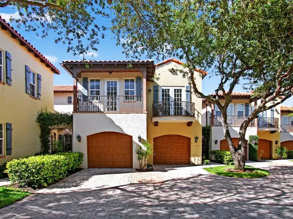 1028 Coralina Ln, Delray Beach, FL 33483