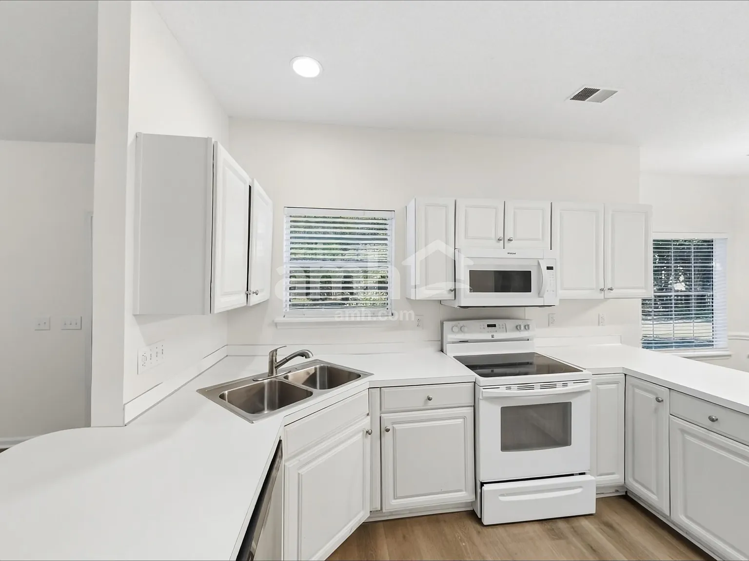 5 bed, 3.0 bath, 2603 sqft, $2,715 — Photo 4