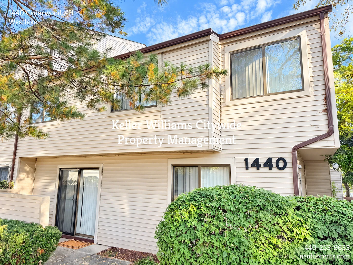 3 bedroom 1/5 bath end unit townhome in Westlake — Photo 1