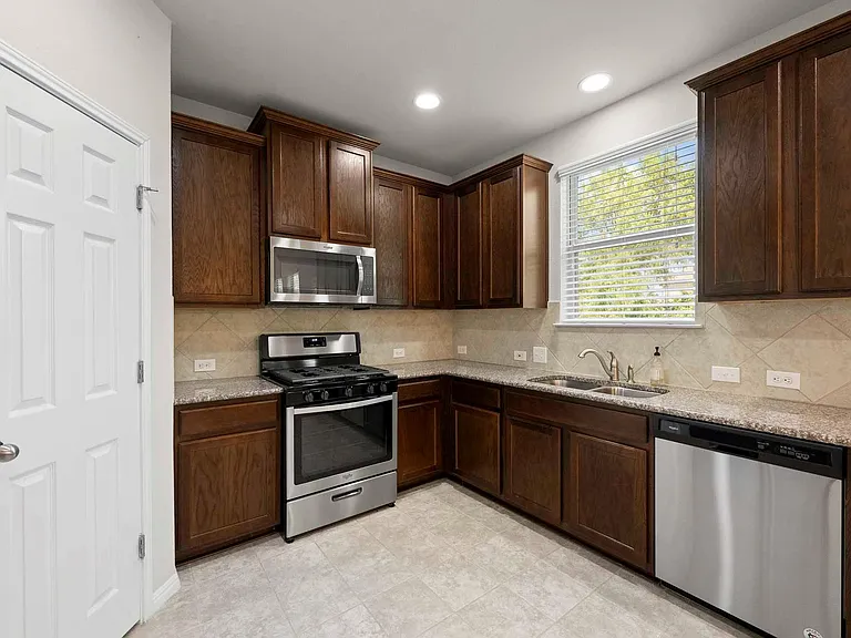 383 Eagle Brook Ln — Photo 13