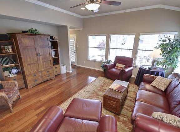 5th image of 1605 Hill Country Dr