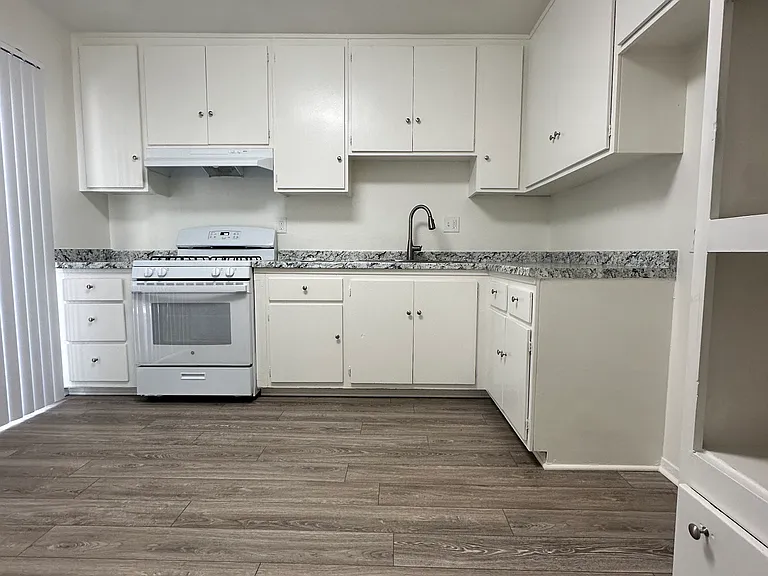 Palm Terrace Apartments — Photo 15
