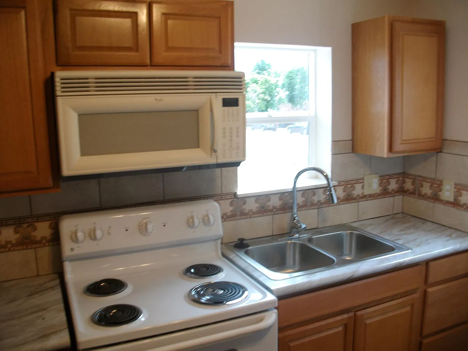 2 bed, 1100 sqft, $1,175 — Photo 4