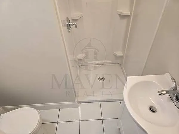 60 Hawthorne St #2 — Photo 8