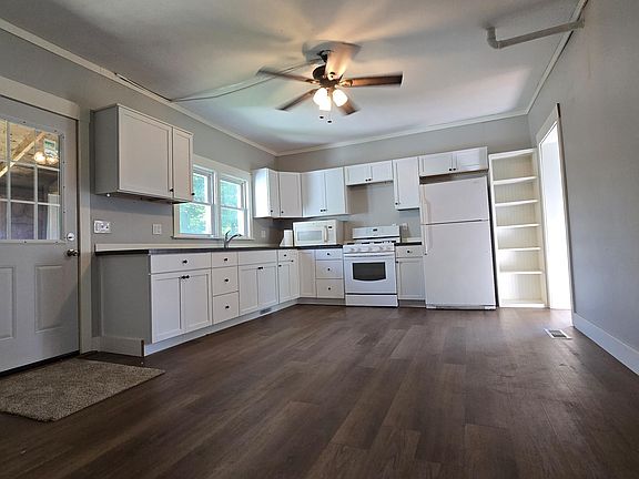5th image of 630 N Main St