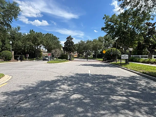 627 Fern Lake Dr — Photo 49