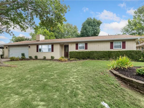 209 Terrace Dr, Lowell, AR 72745