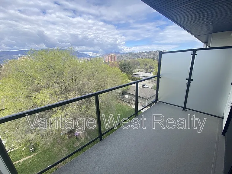 1274 Devonshire Ave #506 — Photo 4
