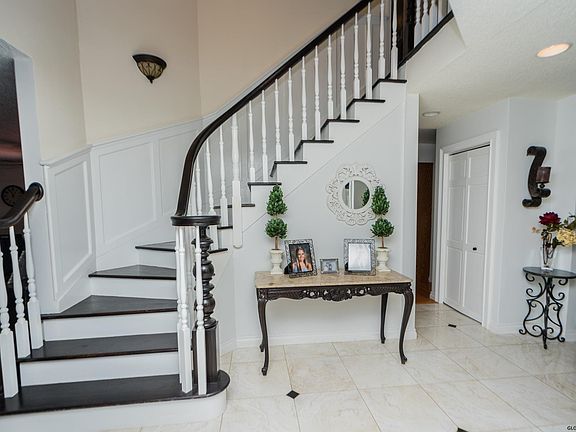 3rd image of 6 Country Squire Ct