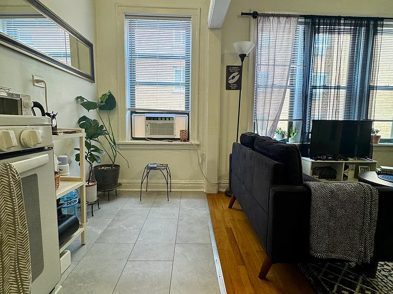 3812 N Pine Grove Ave — Photo 9