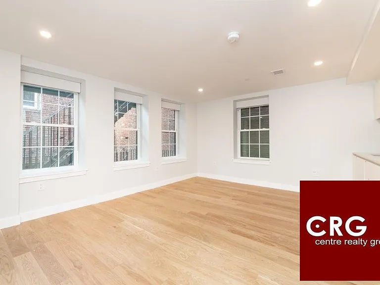 22 Fleet St #14D — Photo 3