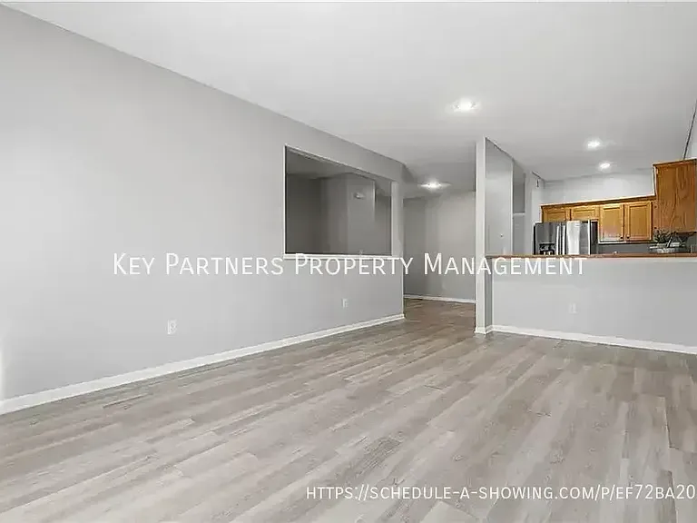 744 Woodson Ln — Photo 5