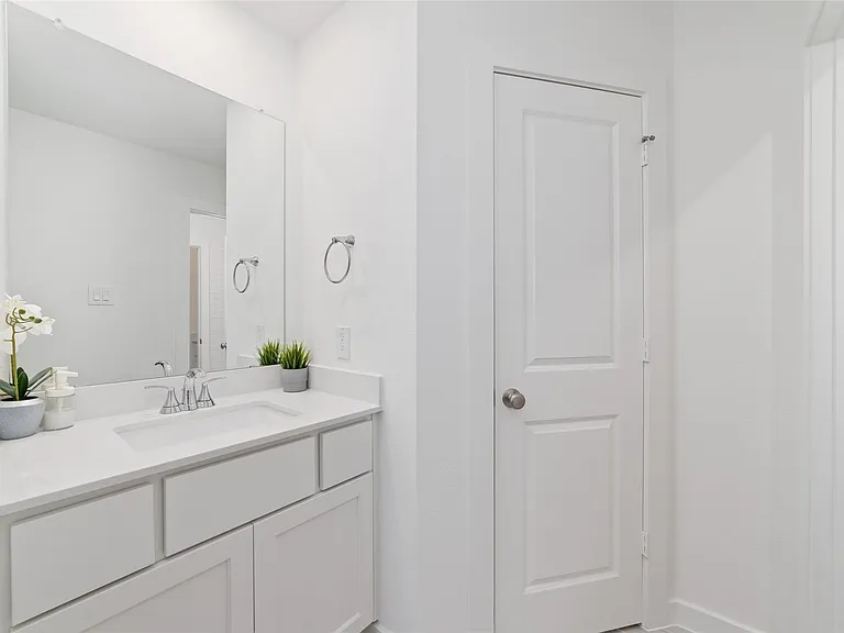 24711 Hibiscus Garden Way — Photo 7