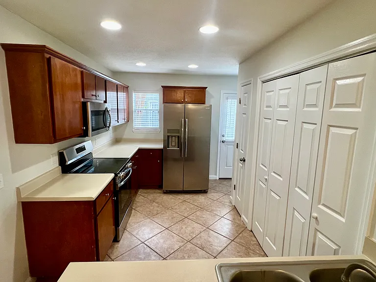 317 Windridge Dr — Photo 8