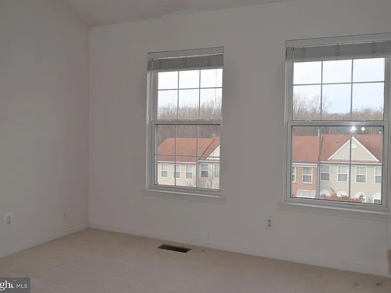 8933 Royal Astor Way — Photo 32