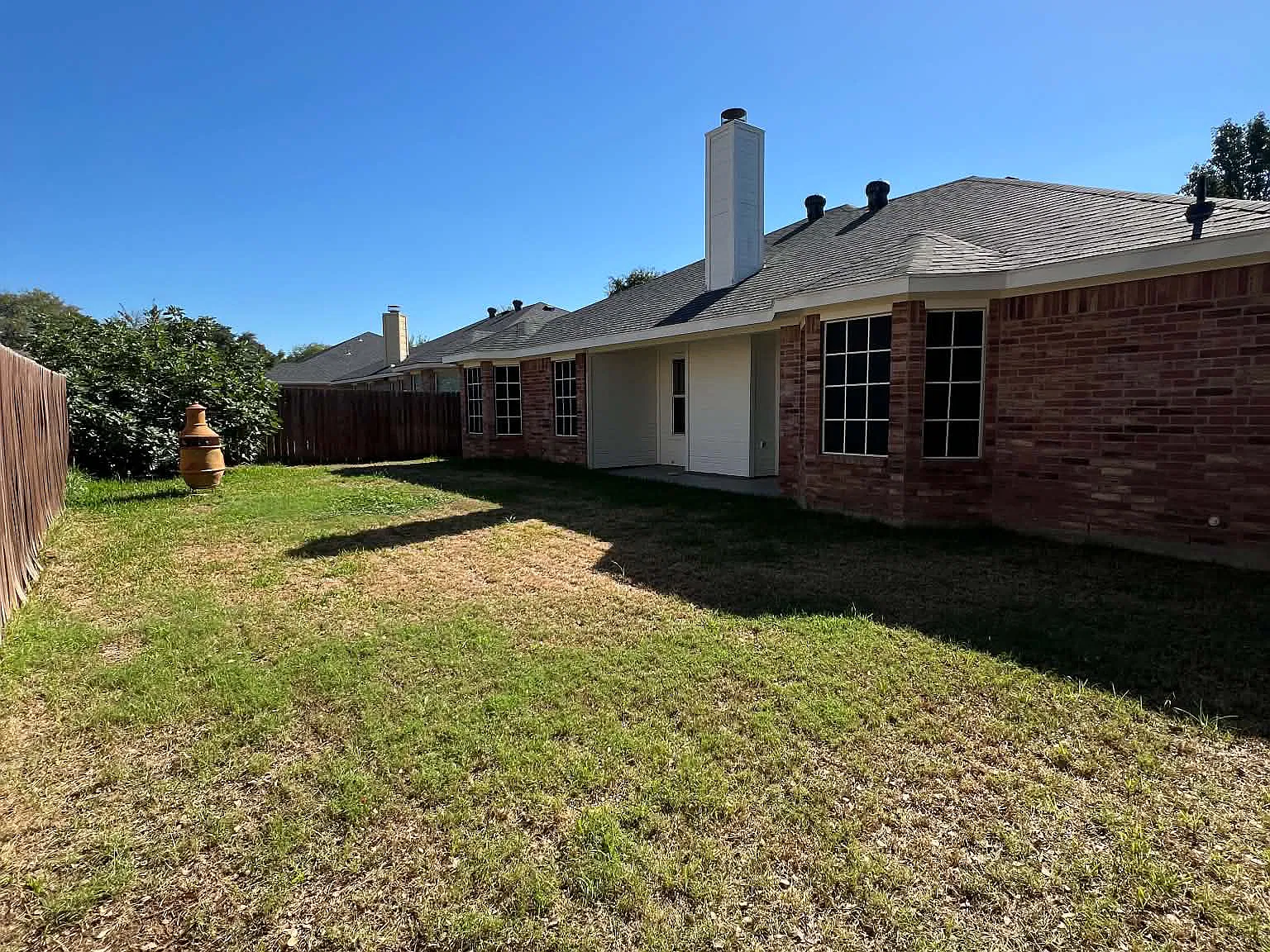 3 bed, 1600 sqft, $2,400 — Photo 3