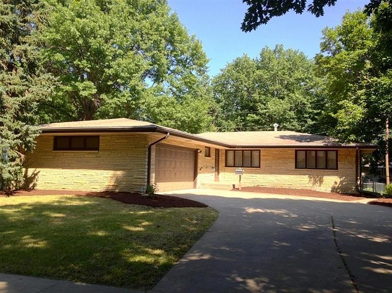 1st image of 2724 Anderson Dr