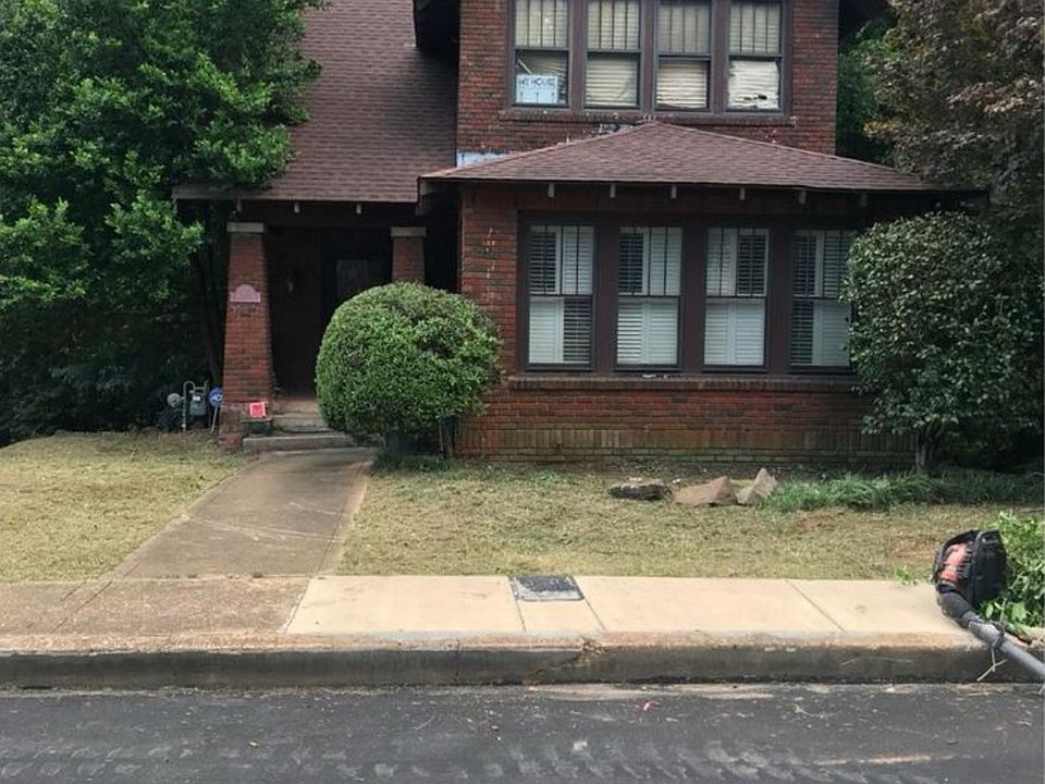 1st image of 304 Caplewood Dr