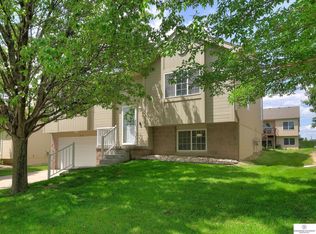 18112 Edna St, Omaha, NE 68136