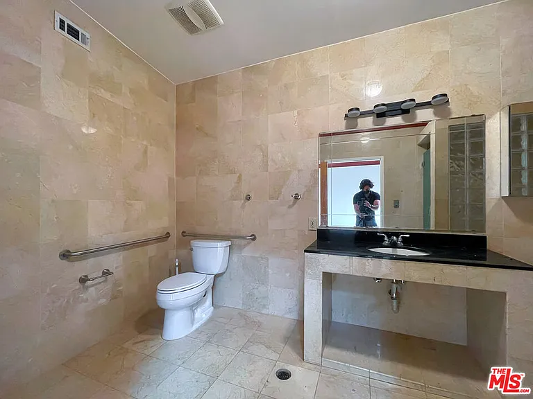 5401 W Alvern Cir #D — Photo 8