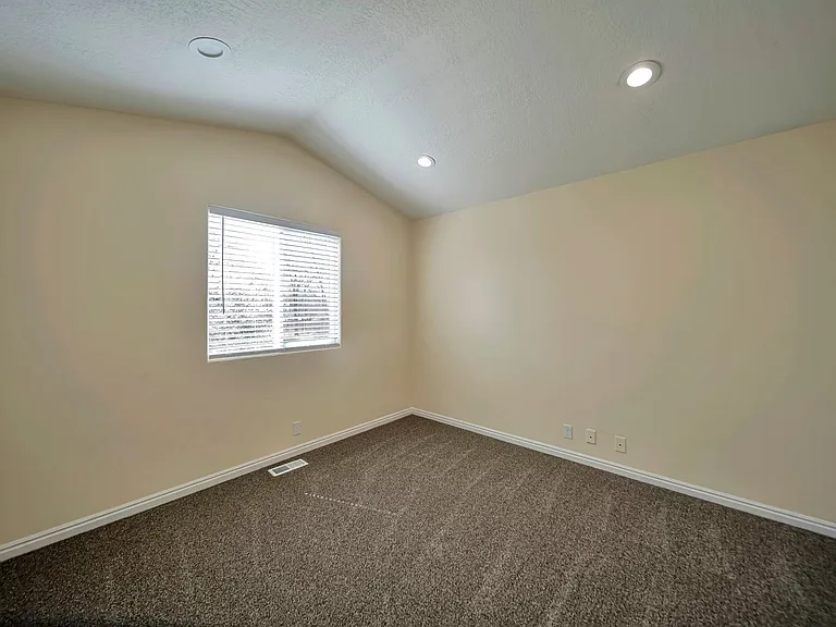 2255 W Red Robin Rd — Photo 15