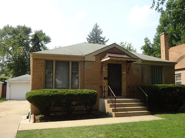 740 Morris Ave photo 1
