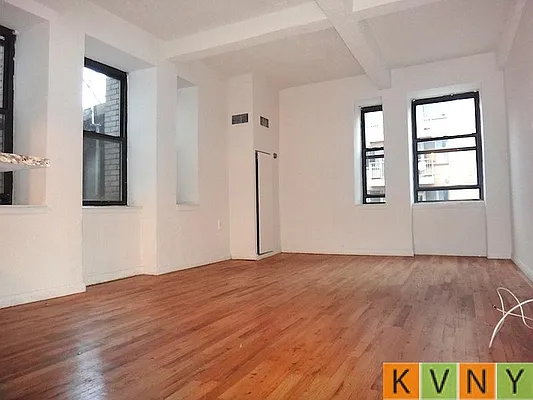 Rented by KVNY Soho | media 15