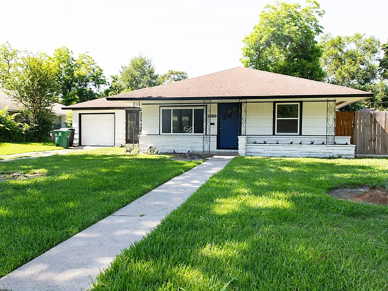 3314 Rochdale St — Photo 3