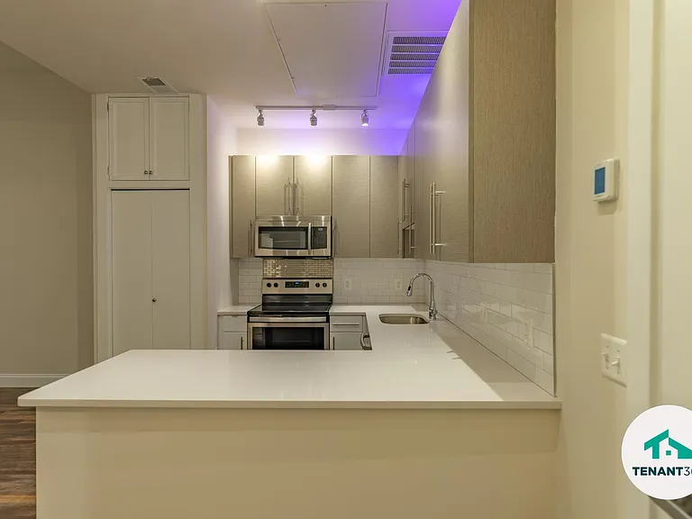 8 E Fayette St #403 — Photo 14
