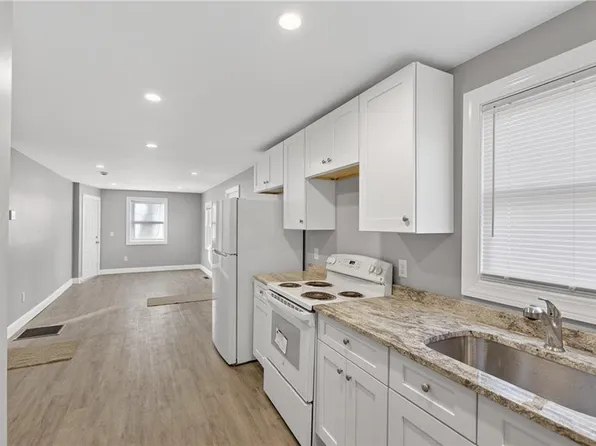 122 Brookside Ave, West Warwick, RI 02893