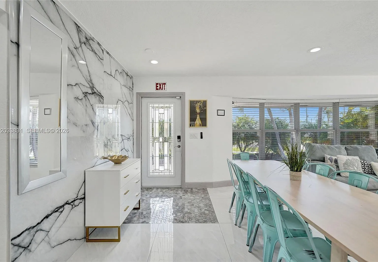 5 bed, 3.0 bath, 2000 sqft, $6,300 — Photo 2