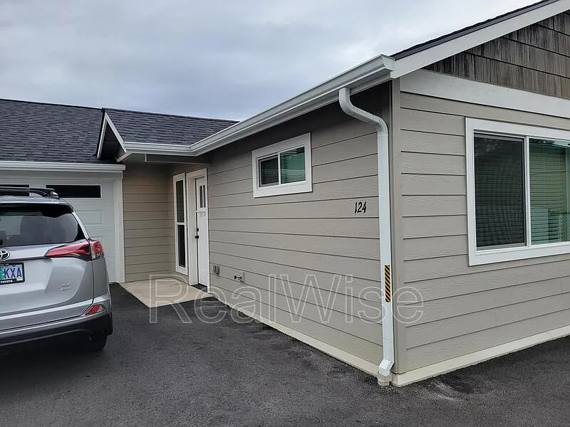 3 bed, 2.0 bath, 1500 sqft, $1,995 — Photo 3