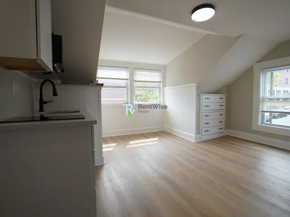 142 Dorchester St #18, Boston, MA 02127