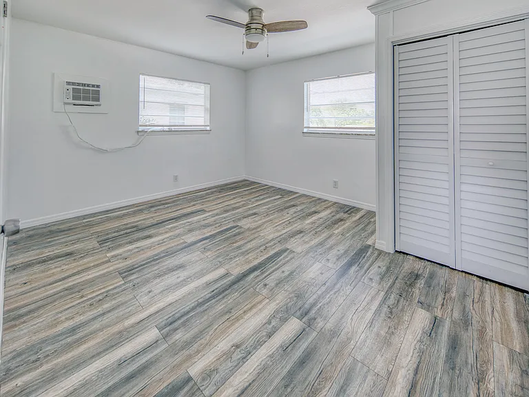 216 Ocean Breeze Lake #UPSTAIRS — Photo 8