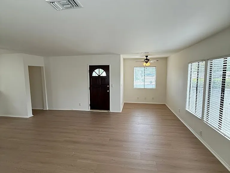 10866 Gerald Ave — Photo 5