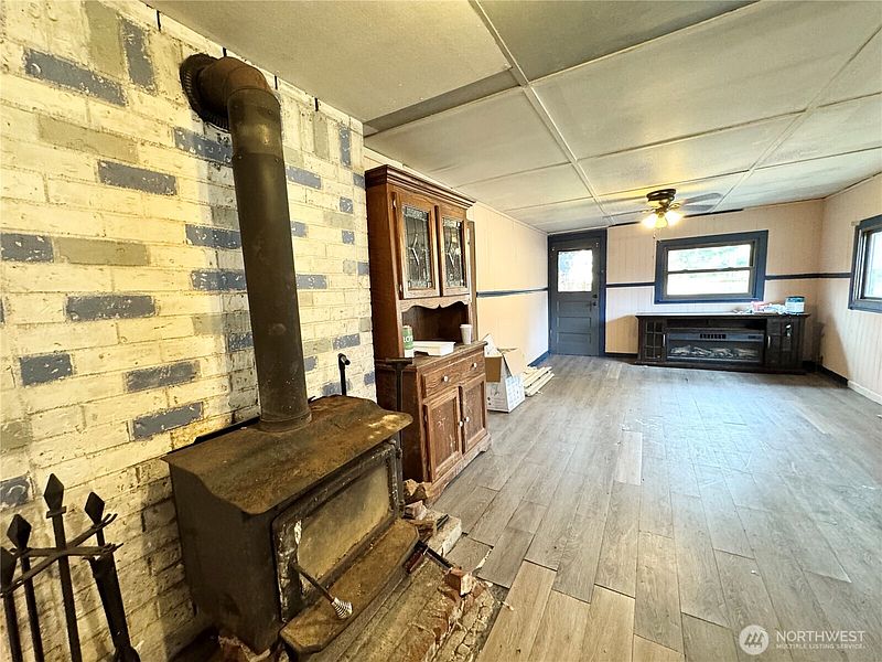 5th image of 2514 Willows Road