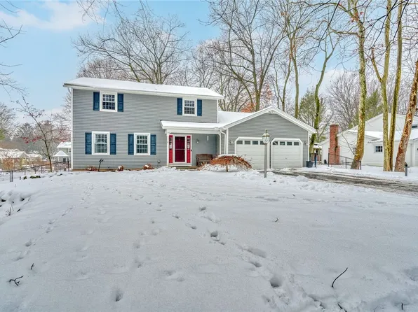 116 Timber Brook Ln, Penfield, NY 14526