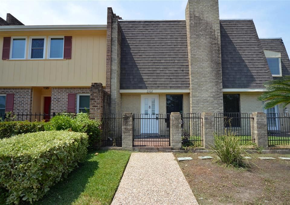 1st image of 2462 Country Club Dr