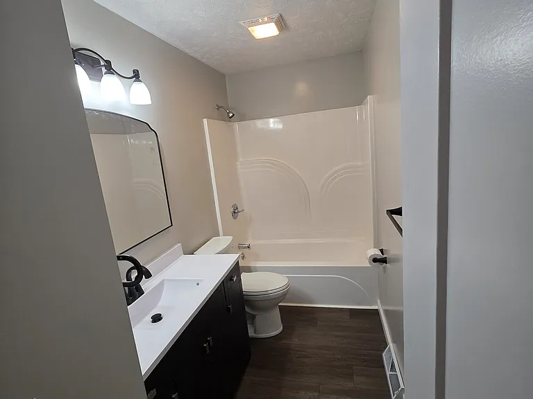 1802 Keyway Dr — Photo 3