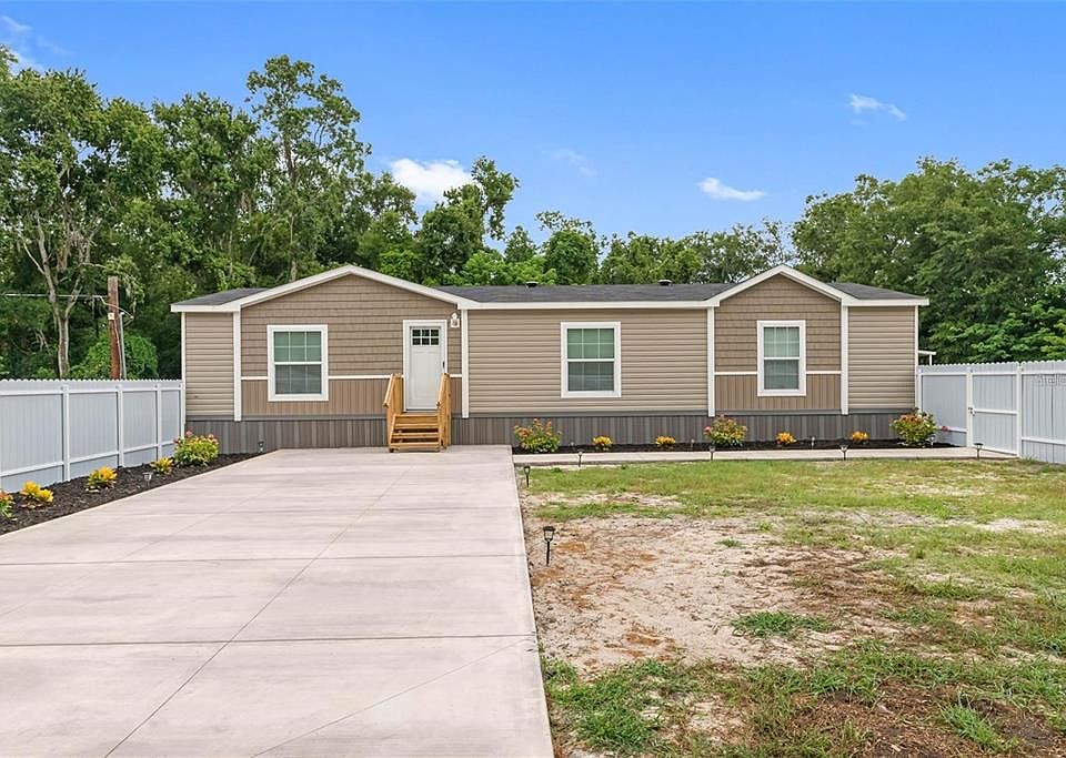 1st image of 17151 Lemon St