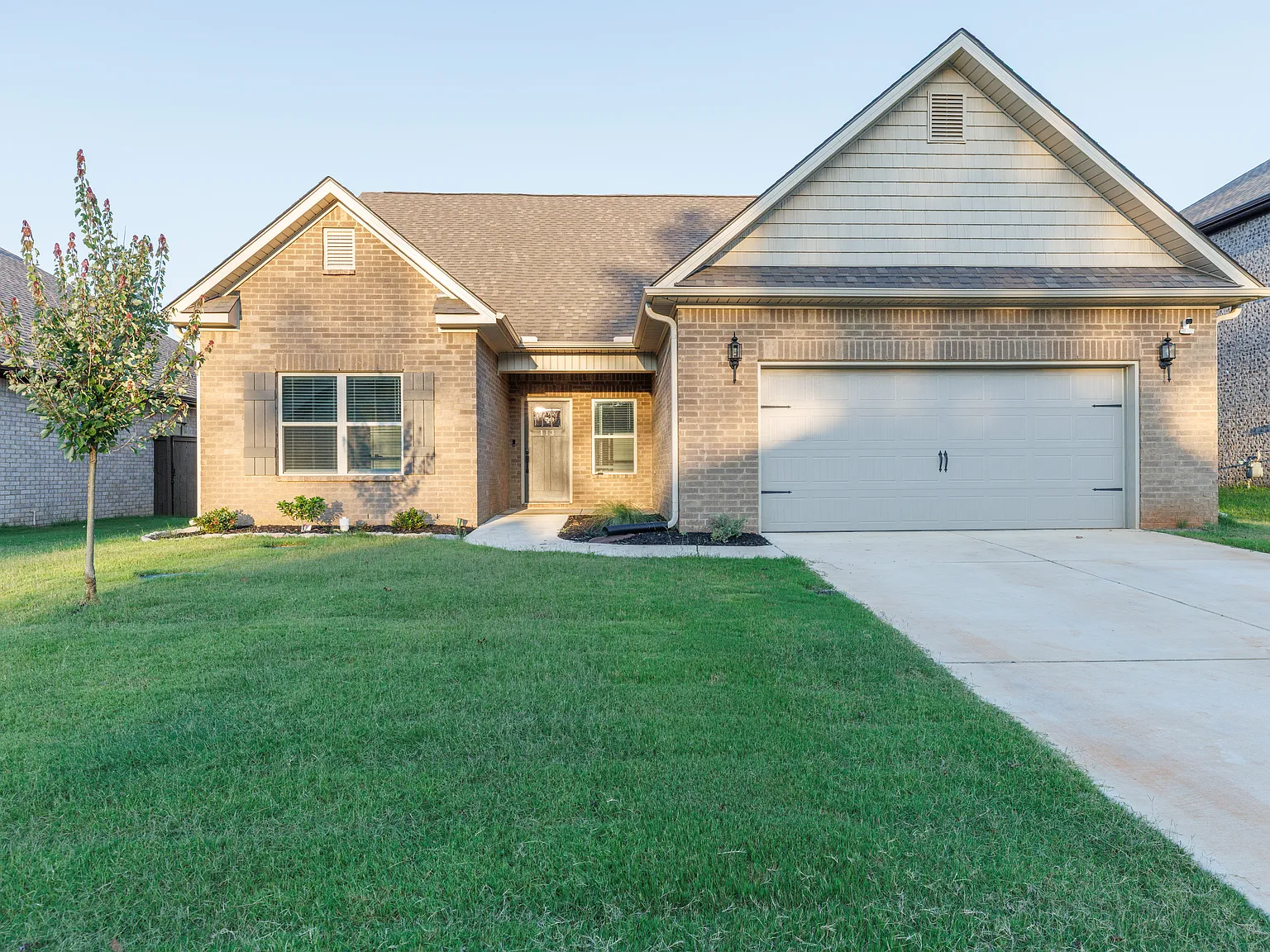 4 bed, 2583 sqft, $2,200 — Photo 1