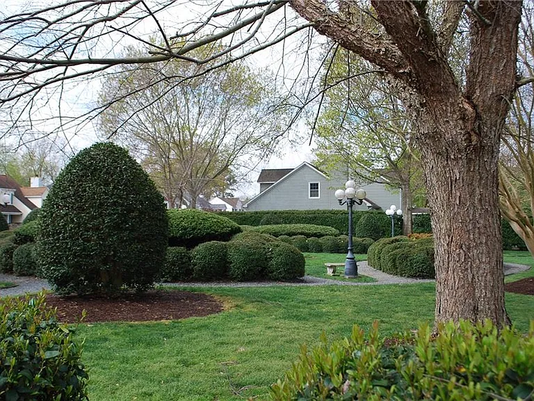 948 Allendale Dr — Photo 26