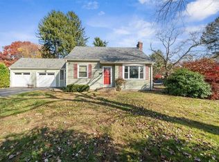7 Sleepy Hollow Rd, East Greenwich, RI 02818