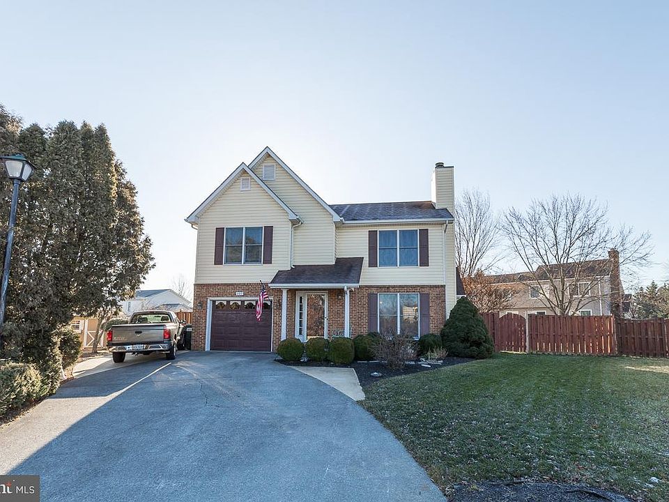 1st image of 107 Oxford Ct