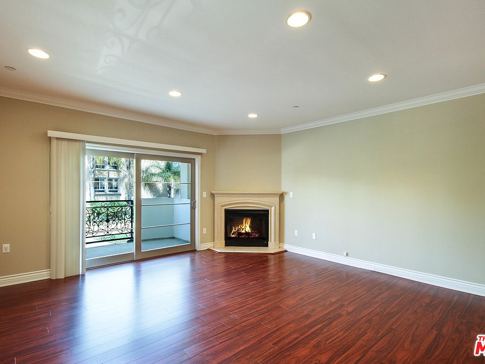 1st image of 11911 Mayfield Ave APT 102