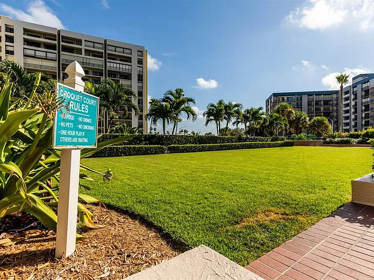 1560 Gulf Blvd #1605 — Photo 42