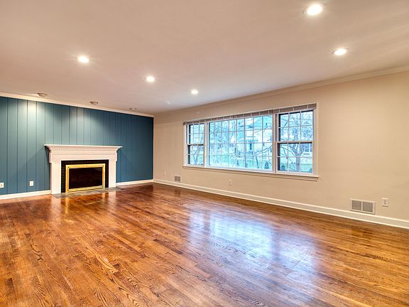Spacious living room